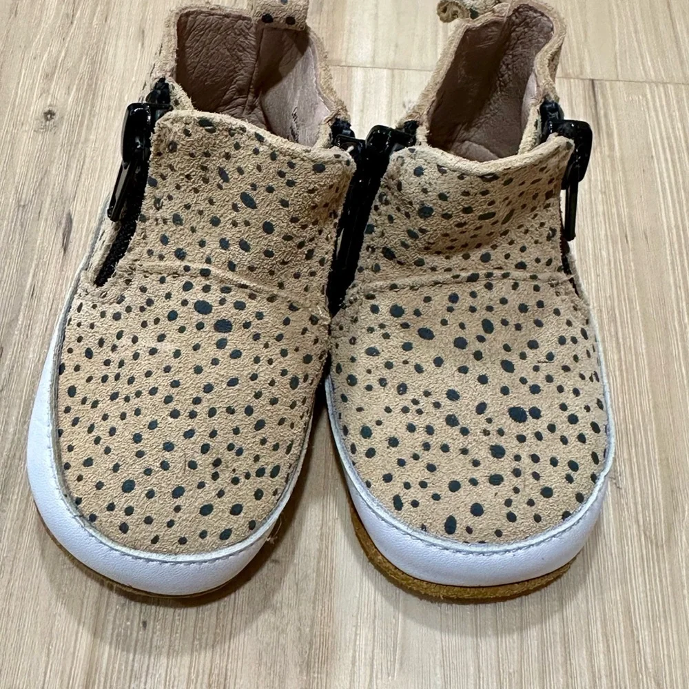 Monkey feet 6-12mo shoes